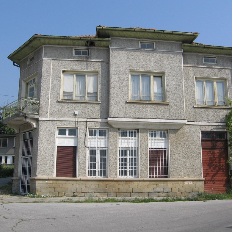 Charming two-storeyed house