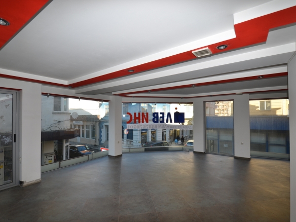 Office or commercial activity in the ideal center