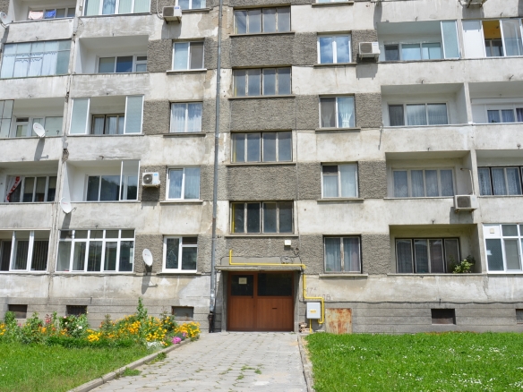 Апартамент до стадион “Христо Ботев”.