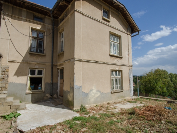 Стара селска къща за ремонт