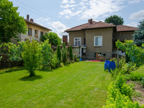 House with a beautiful yard and outbuildings