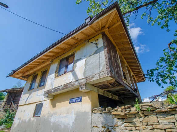Къща в планинско село в основна реконструкция