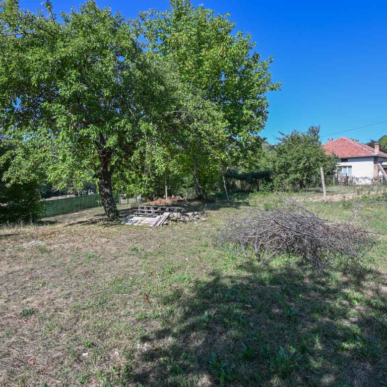 Урегулиран парцел с южно изложение с виза.