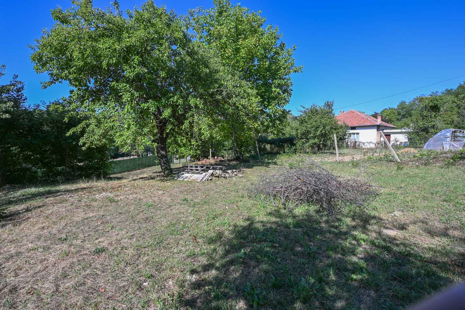 Урегулиран парцел с южно изложение с виза.