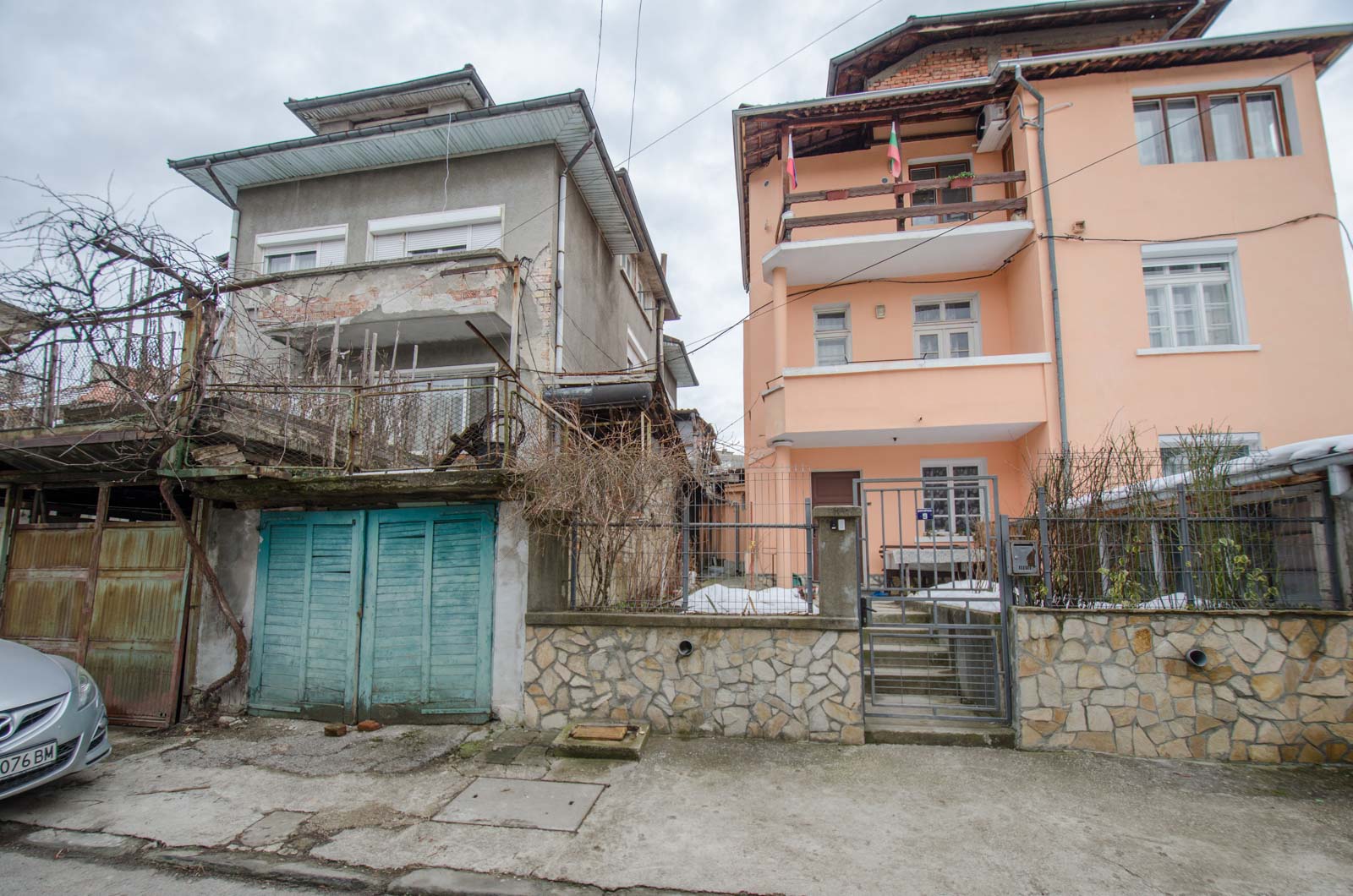 Етаж от къща с два гаража в Центъра