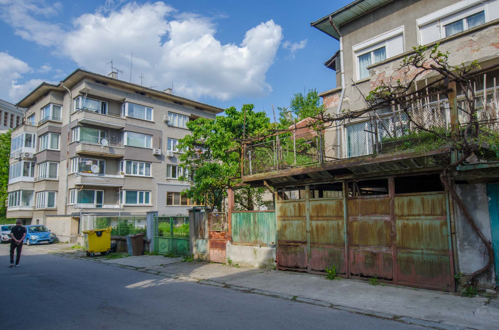 Етаж от къща с два гаража в Центъра