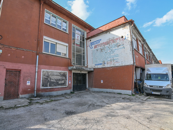 Rooms for rent in an administrative building