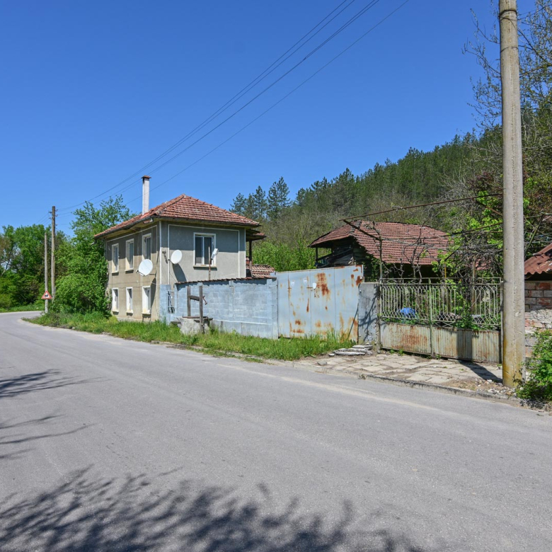 Small rural house on the edge of the village Gabene