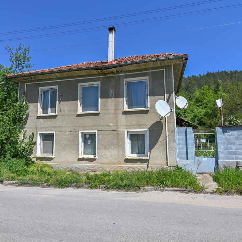 Small rural house on the edge of the village Gabene