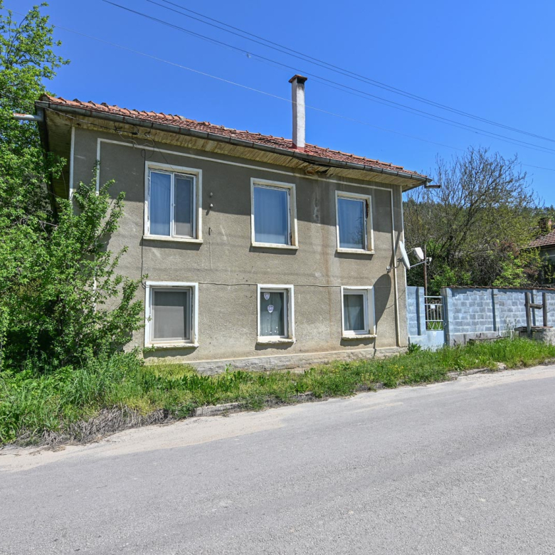 Small rural house on the edge of the village Gabene