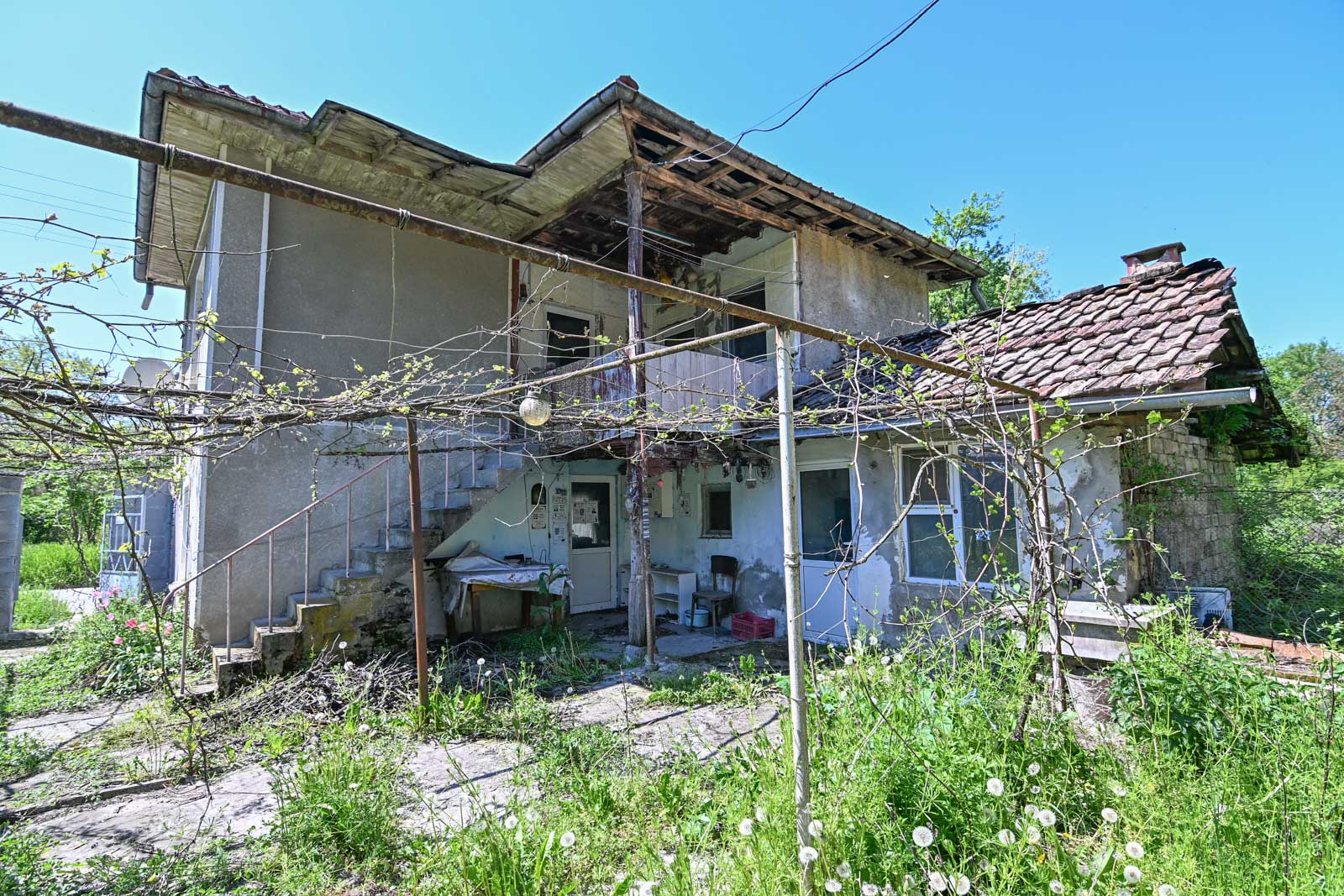 Small rural house on the edge of the village Gabene
