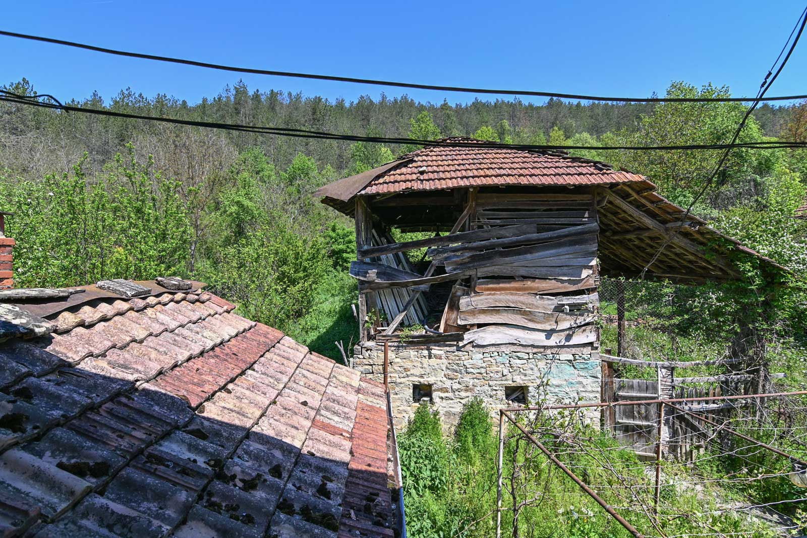 Small rural house on the edge of the village Gabene