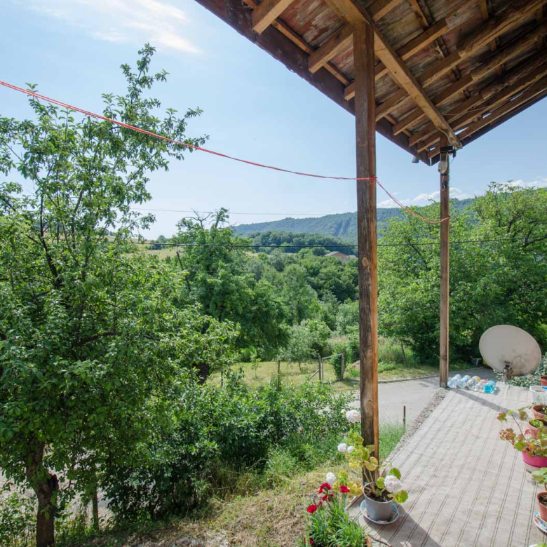Продава къща на слънчево място в кв. Велчевци