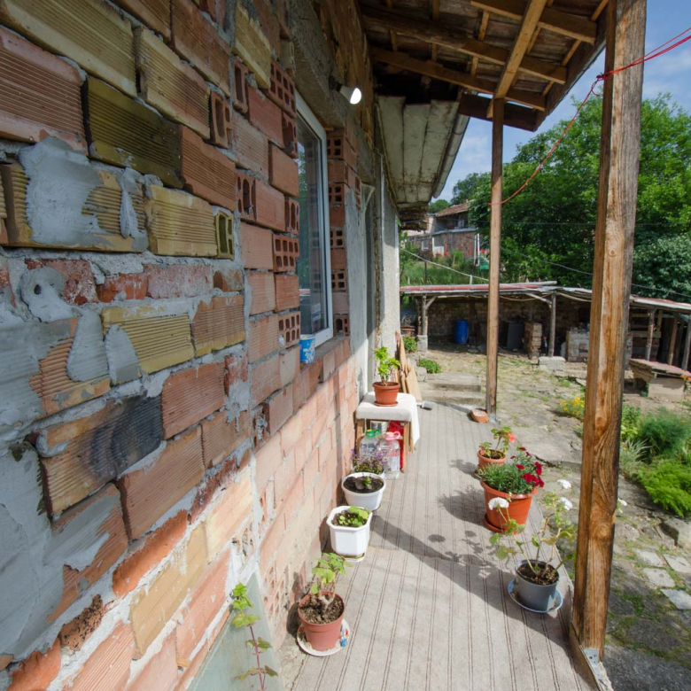 Продава къща на слънчево място в кв. Велчевци