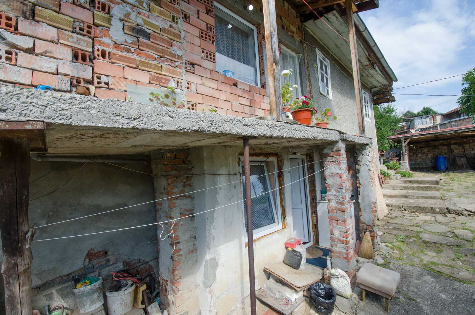 Продава къща на слънчево място в кв. Велчевци