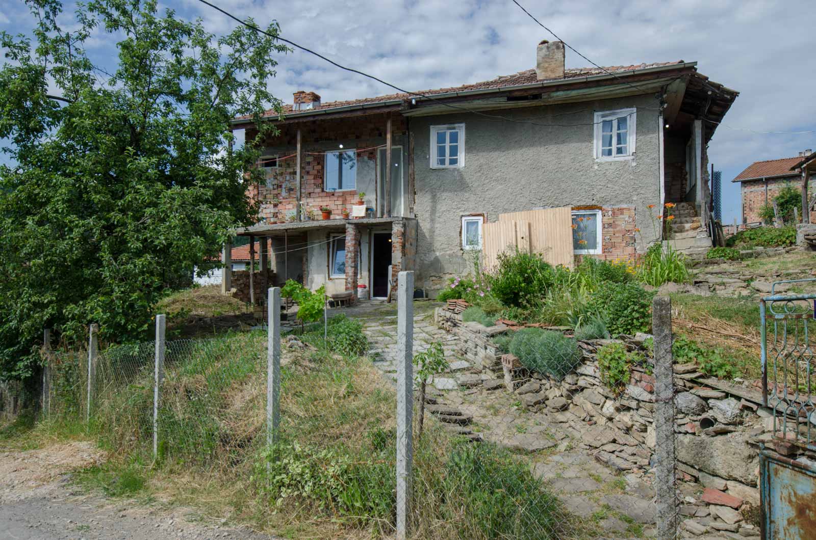 DSC_2794 Продава къща на слънчево място в кв. Велчевци