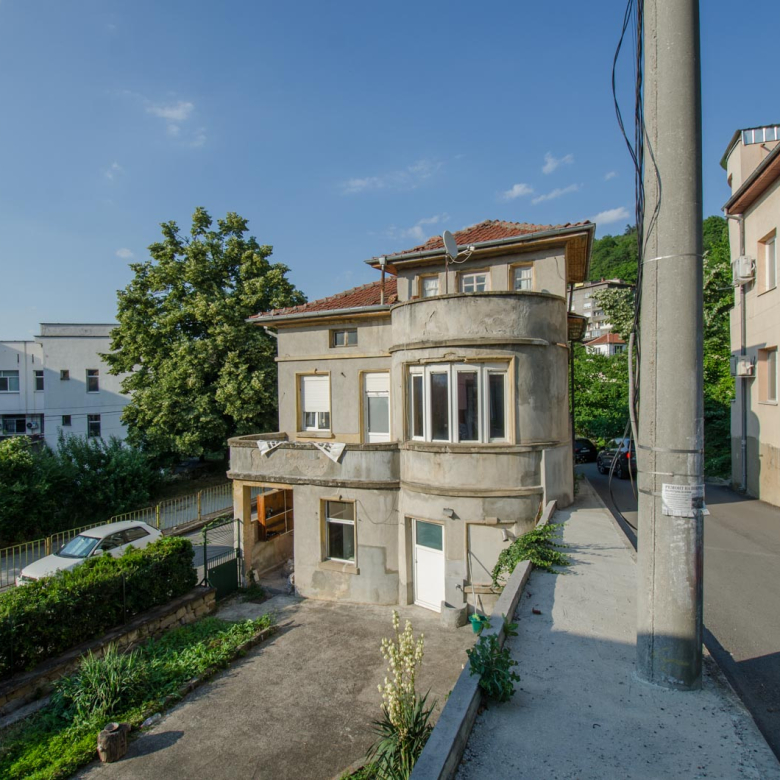 Продава стара градска къща на известна габровска фамилия