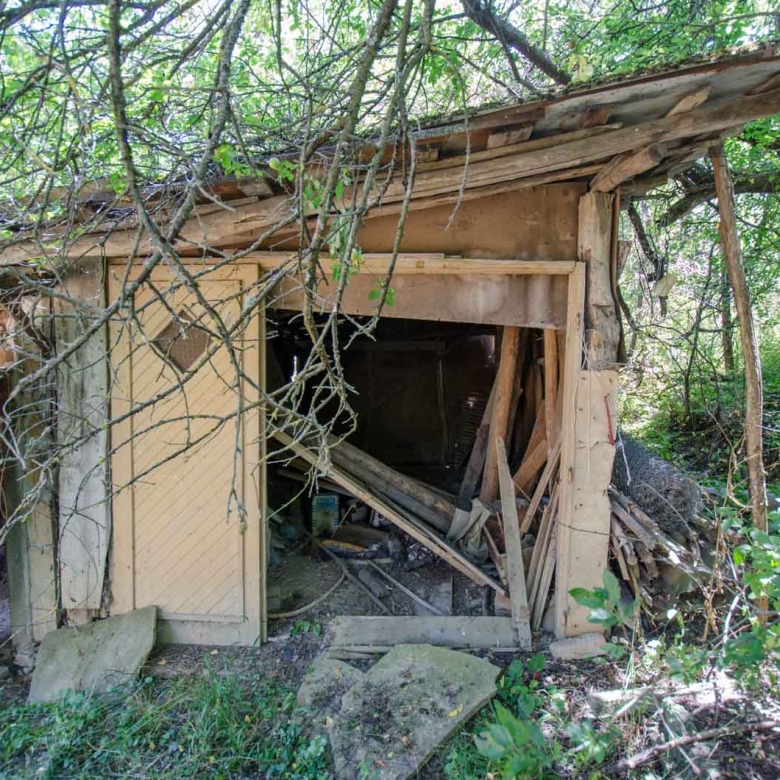 Къща с огромен двор на 9 км от Габрово