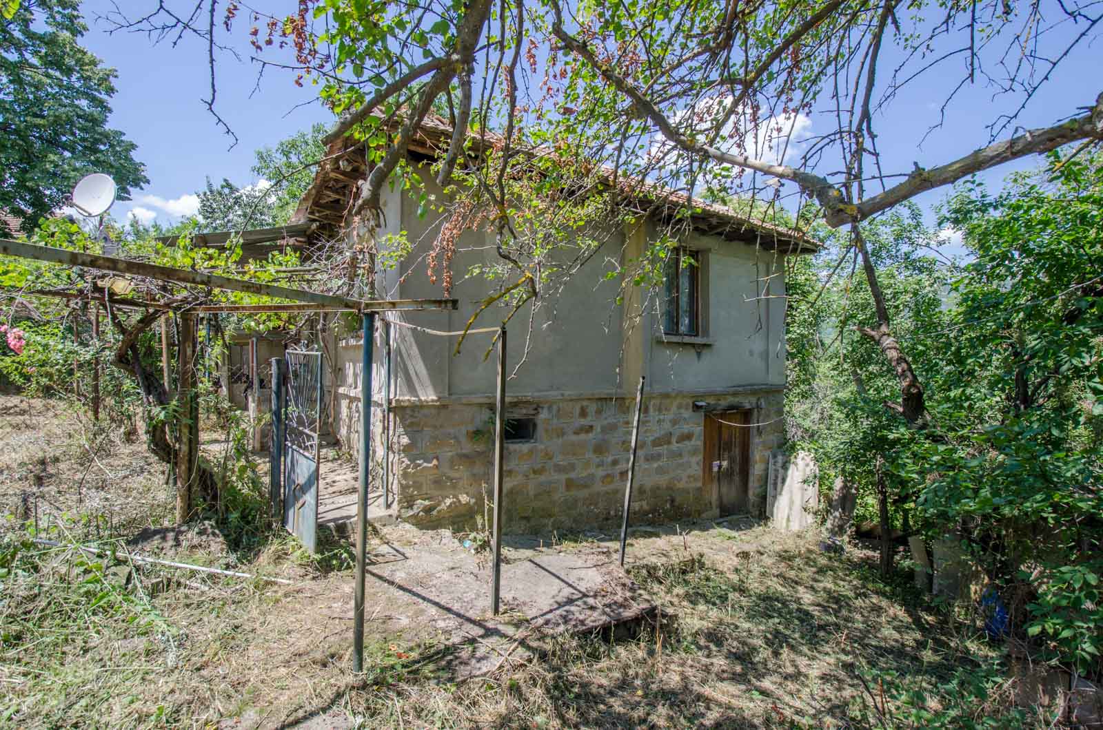 DSC_3222 Къща с огромен двор на 9 км от Габрово
